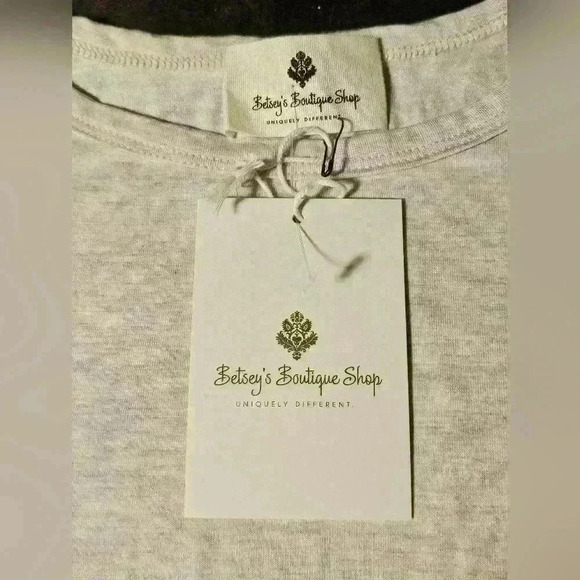 Betsey's Boutique Shop Womens Tan Baseball Tee Shirt w/Long Floral Sleeves NWT S - Picture 8 of 10